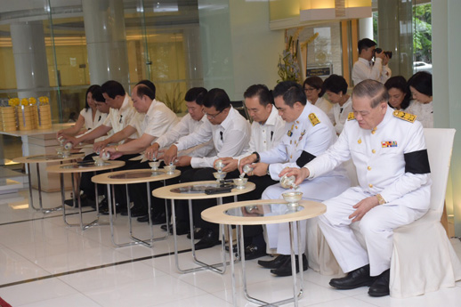 สคร. ร่วมพิธีทำบุญตักบาตรเพื่อเฉลิมพระเกียรติ สมเด็จพระเจ้าอยู่หัวฯ