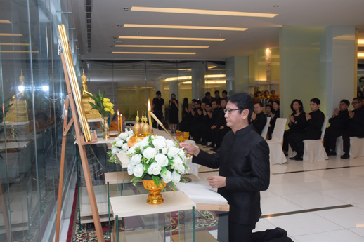 สคร. ร่วมทำบุญตักบาตรเพื่อถวายพระราชกุศลครบรอบ 1 ปี วันสวรรคต พระบาทสมเด็จพระปรมินทรมหาภูมิพลอดุลยเดช บรมนาถบพิตร