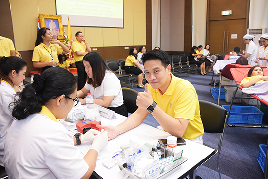 สคร. จัดโครงการจัดหน่วยแพทย์เคลื่อนที่และรับบริจาคโลหิตเฉลิมพระเกียรติ เนื่องในโอกาสมหามงคลพระราชพิธีราชาภิเษก