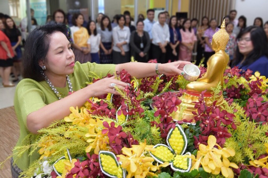 สคร. สรงน้ำพระพุทธรูปประจำ สคร. เนื่องในวันสงกรานต์
