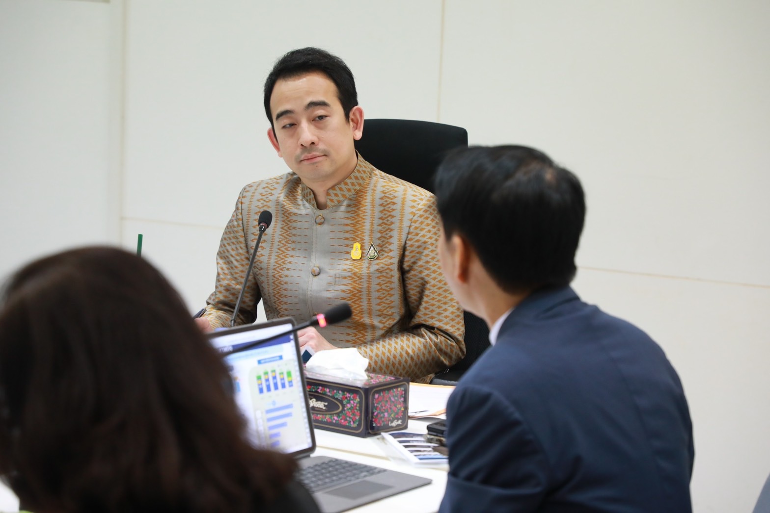 นายเผ่าภูมิ โรจนสกุล รัฐมนตรีช่วยว่าการกระทรวงการคลัง เข้าตรวจเยี่ยมพร้อมมอบนโยบายการปฏิบัติงานให้กับ สคร.