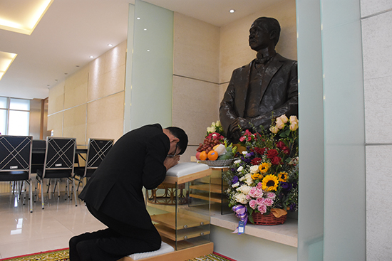 สักการะสิ่งศักดิ์สิทธิ์ประจำกระทรวงการคลัง เนื่องในวันคล้ายวันสถาปนา สคร. ครบรอบ 18 ปี