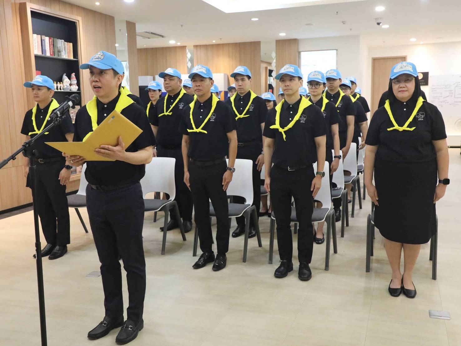 สำนักงานคณะกรรมการนโยบายรัฐวิสาหกิจ จัดพิธีรับมอบสิ่งของพระราชทาน หมวก และผ้าพันคอจิตอาสาพระราชทาน และการฝึกอบรมในหัวข้อ 