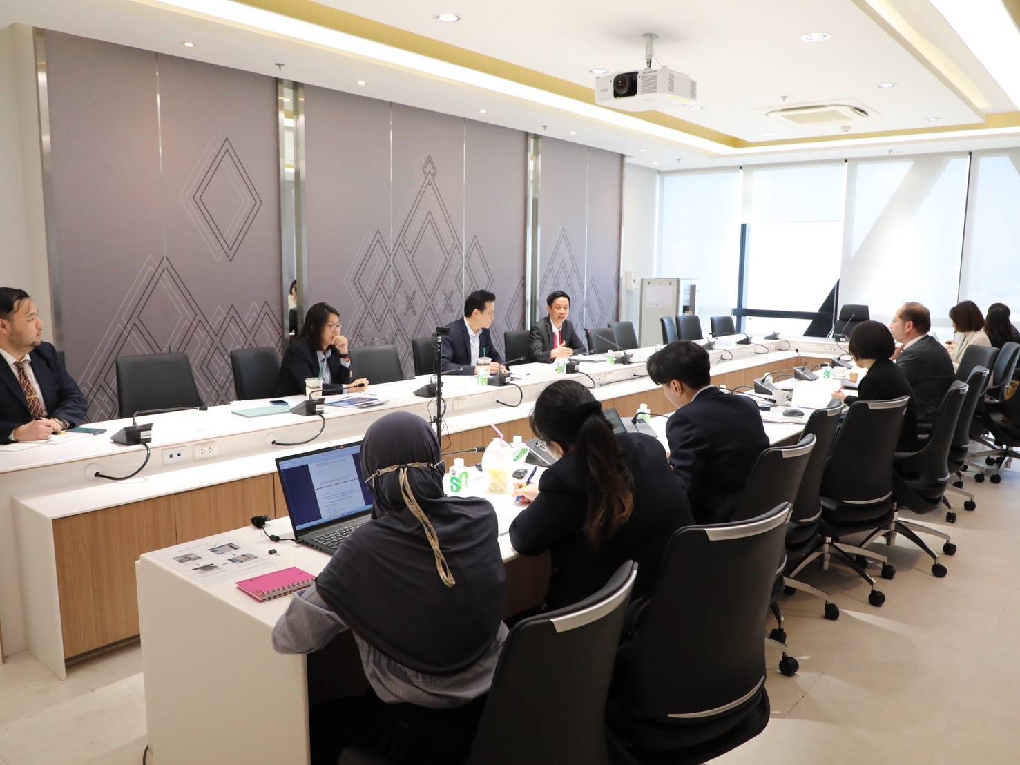 การประชุมหารือแบบทวิภาคีระหว่างสำนักงานคณะกรรมการนโยบายรัฐวิสาหกิจและคณะผู้แทน OECD สำหรับก้าวต่อไปของการพัฒนาและปรับปรุงระบบการกำกับดูแลกิจการที่ดีของรัฐวิสาหกิจไทย ซึ่งเป็นส่วนหนึ่งของกระบวนการเข้าร่วมเป็นสมาชิก OECD ของประเทศไทย