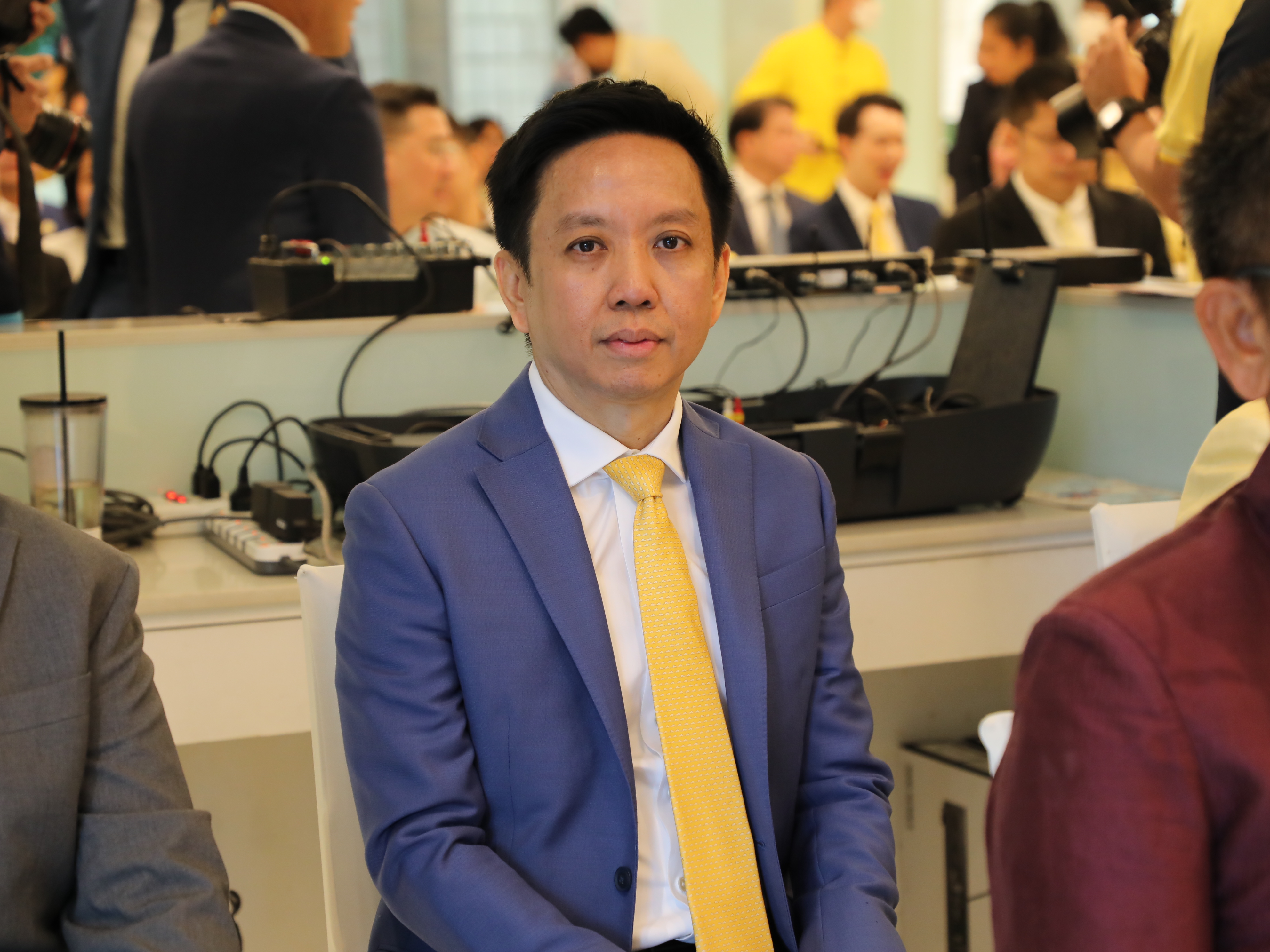 สำนักงานคณะกรรมการนโยบายรัฐวิสาหกิจ เข้าร่วมพิธีสักการะสิ่งศักดิ์สิทธิ์ประจำกระทรวงการคลัง และพิธีเจริญพระพุทธมนต์และทำบุญตักบาตร เนื่องในวันขึ้นปีใหม่ พุทธศักราช 2568