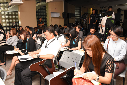สื่อมวลชนเข้าร่วมรับการแถลงข่าวข้อมูลที่เกี่ยวข้องกับรัฐวิสาหกิจ