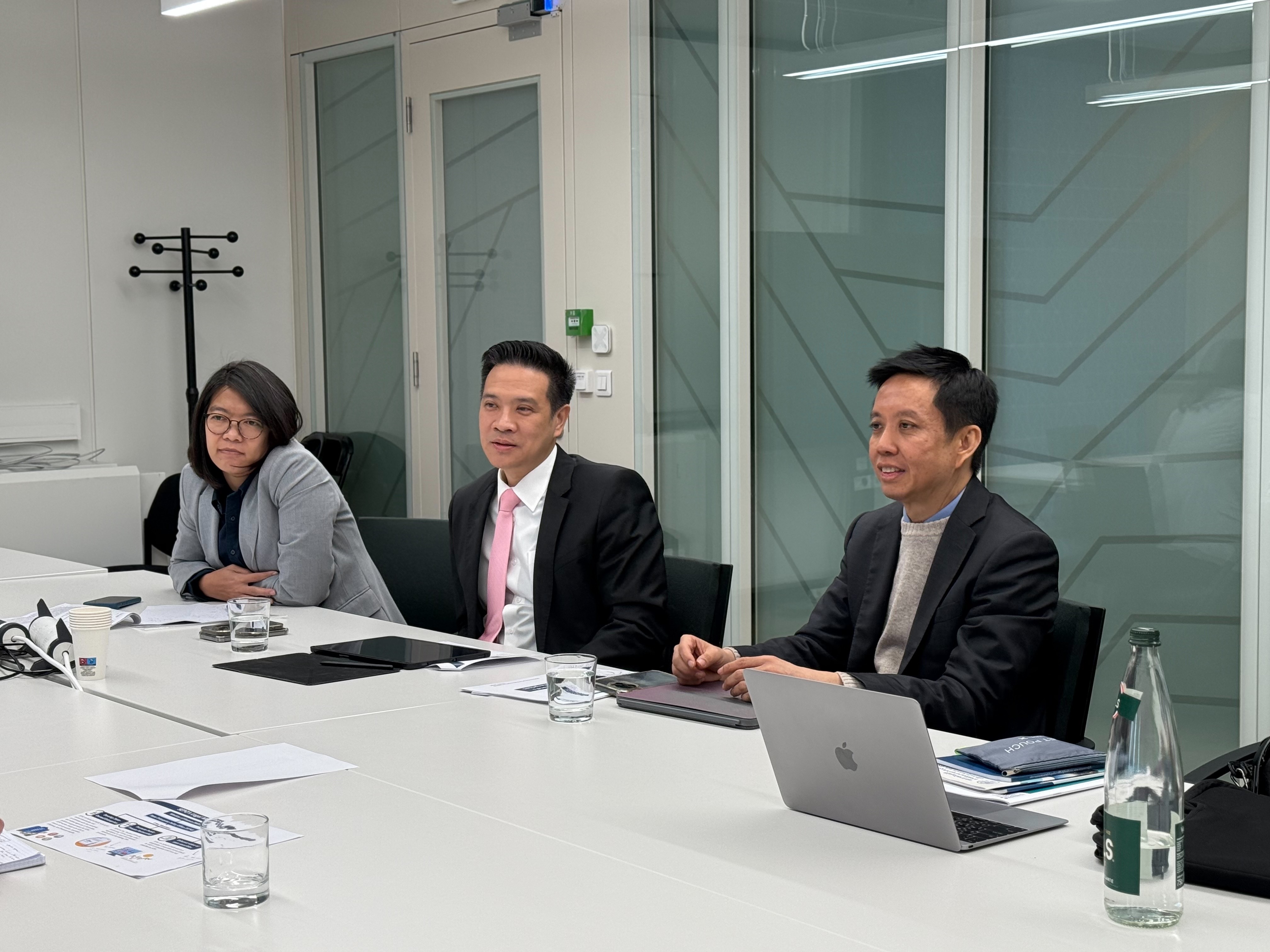 สคร. เข้าพบและแลกเปลี่ยนประสบการณ์การกำกับดูแลและพัฒนารัฐวิสาหกิจและหลักทรัพย์ของรัฐกับหน่วยงาน Agence des participations de l'État ประเทศฝรั่งเศส 