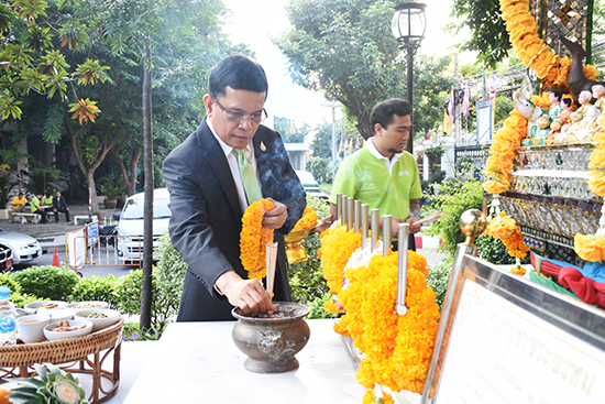 สักการะสิ่งศักดิ์สิทธิ์ประจำกระทรวงการคลัง เนื่องในวันคล้ายวันสถาปนา สคร. ครบรอบ 17 ปี