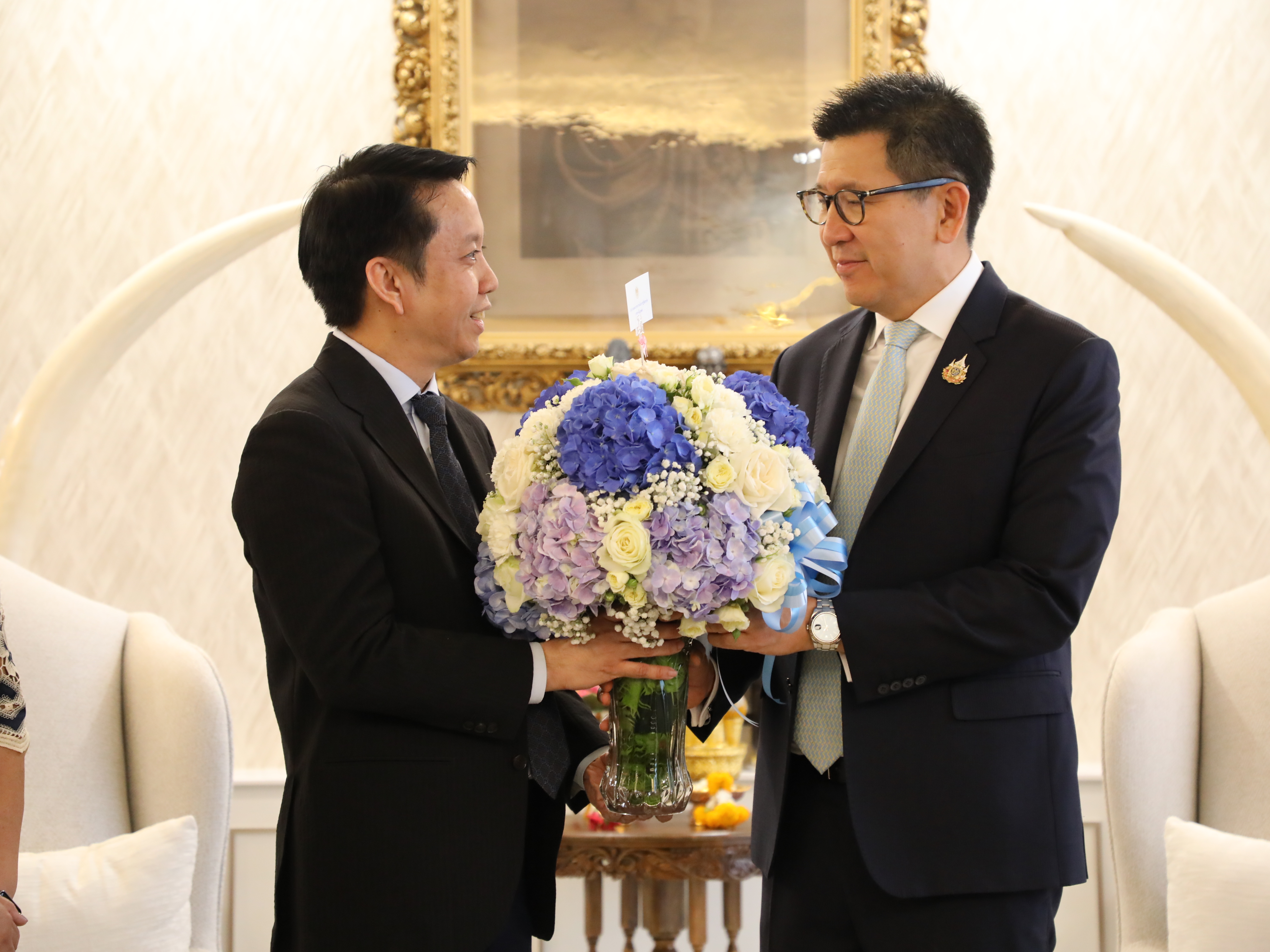 สำนักงานคณะกรรมการนโยบายรัฐวิสาหกิจ ร่วมพิธีสักการะสิ่งศักดิ์สิทธิ์ประจำกระทรวงการคลัง และร่วมแสดงความยินดีกับ ดร. เอกนิติ นิติทัณฑ์ประภาศ เนื่องในโอกาสเข้ารับตำแหน่งรองนายกรัฐมนตรีและรัฐมนตรีว่าการกระทรวงการคลัง