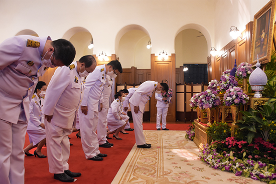 สคร. ร่วมถวายแจกันดอกไม้และลงนามถวายพระพรสมเด็จพระกนิษฐาธิราชเจ้า กรมสมเด็จพระเทพรัตนราชสุดาฯ สยามบรมราชกุมาร