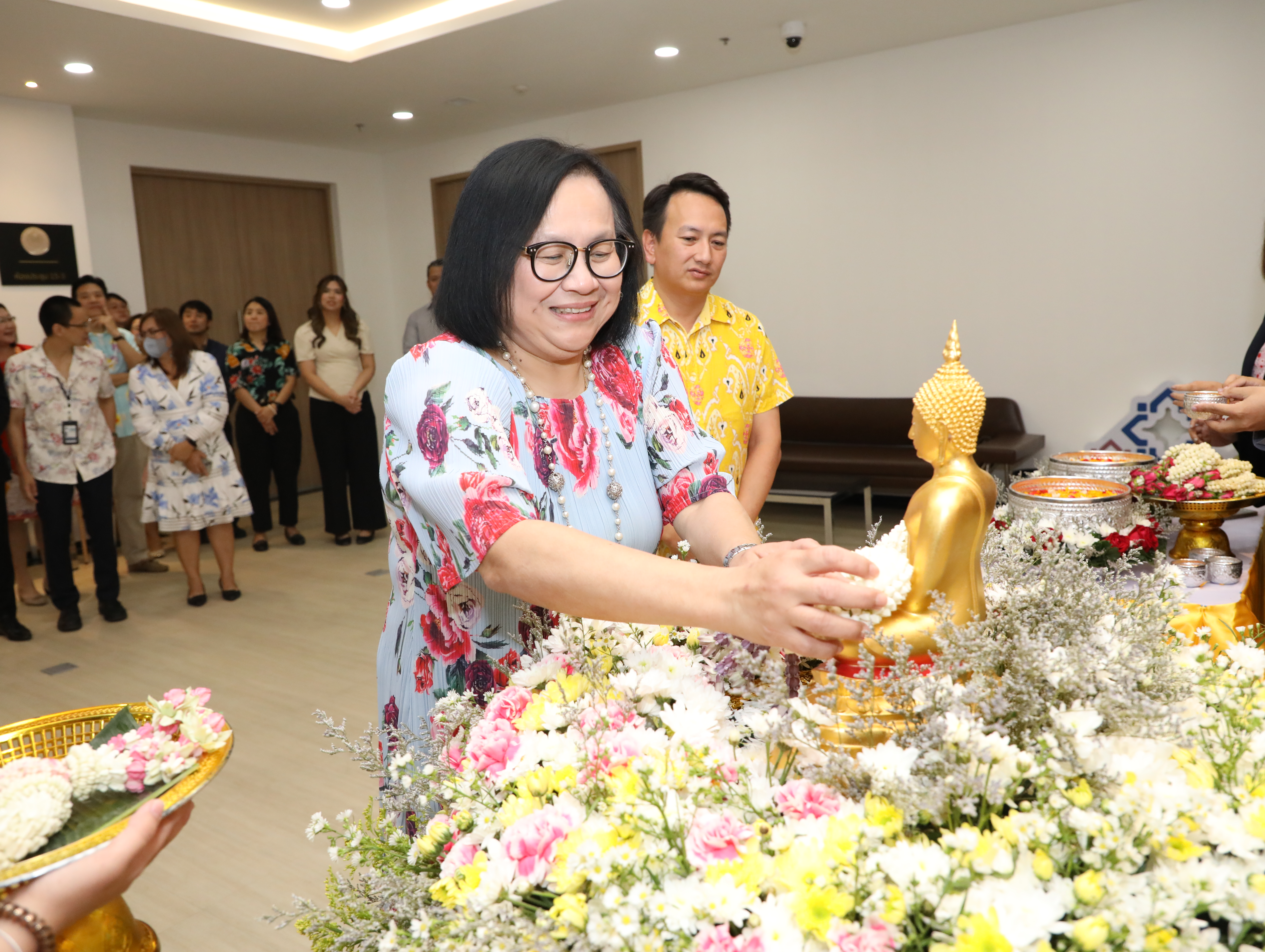 สำนักงานคณะกรรมการนโยบายรัฐวิสาหกิจ จัดพิธีสรงน้ำพระ เนื่องในวันสงกรานต์ พุทธศักราช 2568