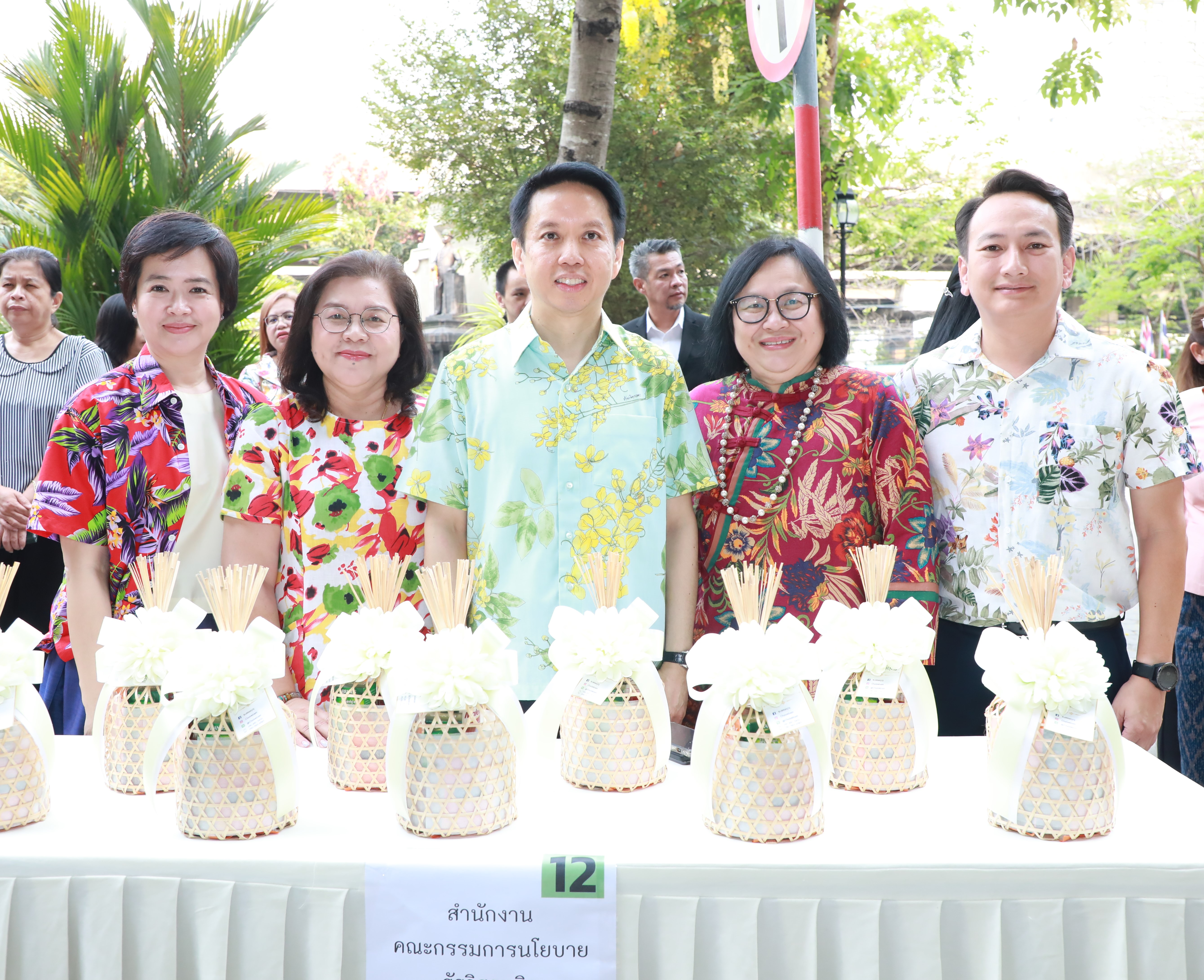สคร. ได้เข้าร่วมพิธีทำบุญตักบาตร พิธีสรงน้ำพระ พิธีรดน้ำขอพรผู้บริหารระดับสูงกระทรวงการคลัง เนื่องในวันสงกรานต์ พุทธศักราช 2567