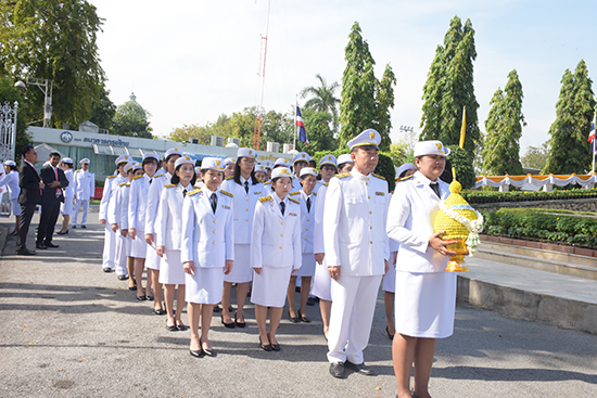 สคร. ร่วมวางพานประดับพุ่มดอกไม้ รัชกาลที่ 7