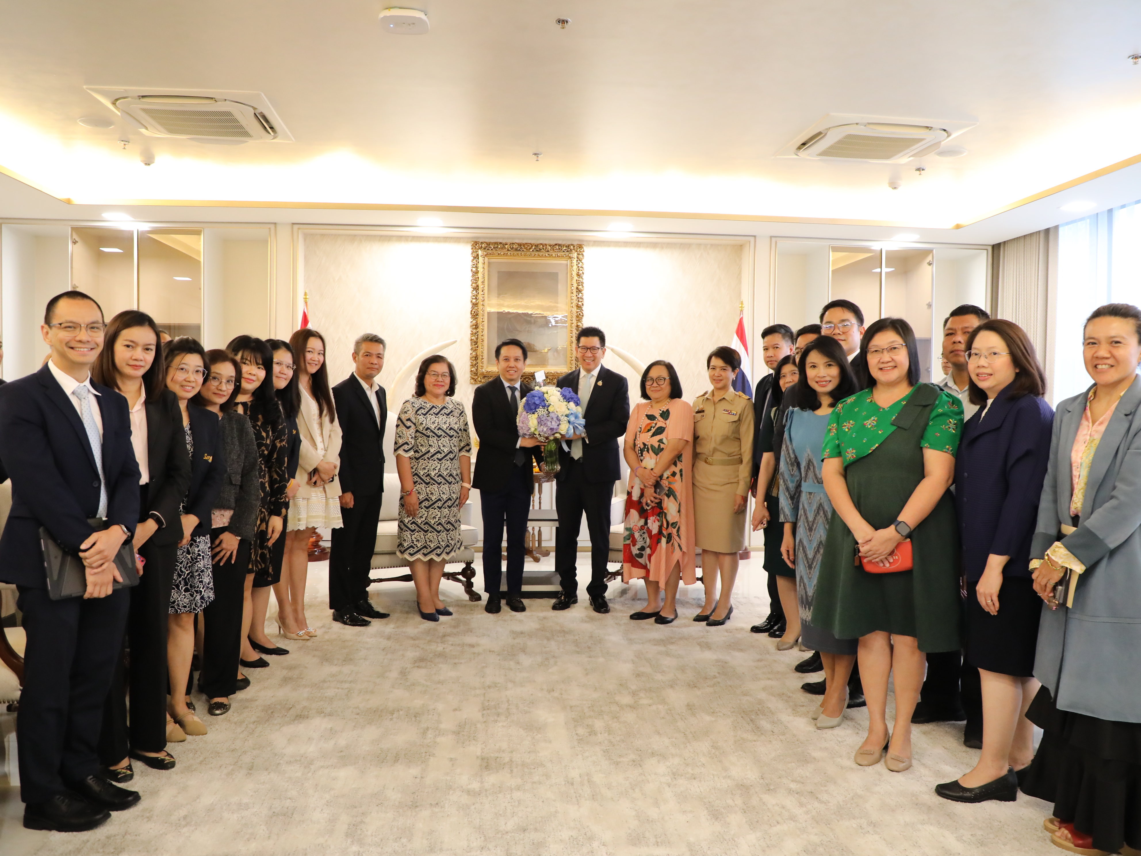 สำนักงานคณะกรรมการนโยบายรัฐวิสาหกิจ ร่วมพิธีสักการะสิ่งศักดิ์สิทธิ์ประจำกระทรวงการคลัง และร่วมแสดงความยินดีกับ ดร. เอกนิติ นิติทัณฑ์ประภาศ เนื่องในโอกาสเข้ารับตำแหน่งรองนายกรัฐมนตรีและรัฐมนตรีว่าการกระทรวงการคลัง