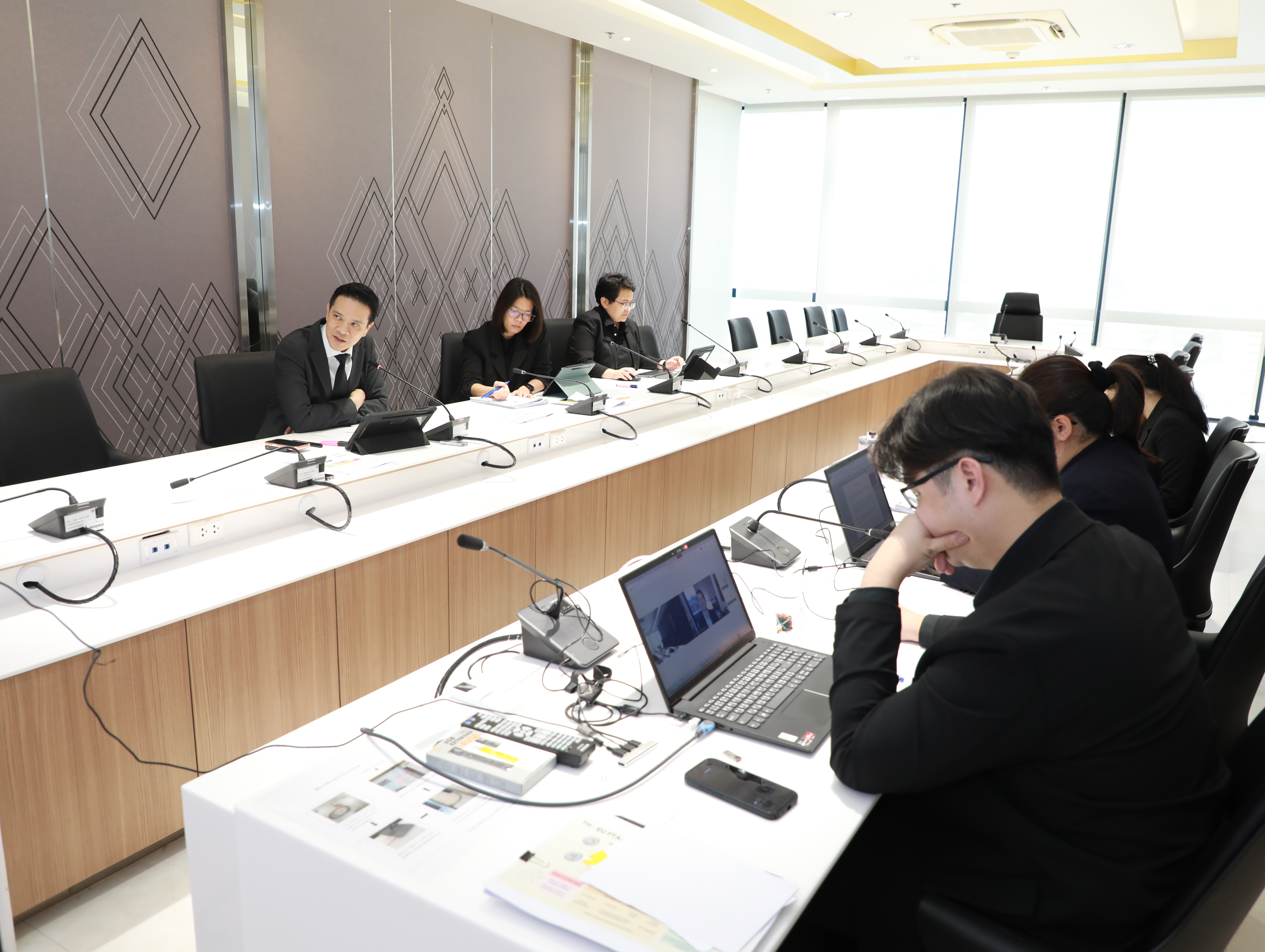 สคร. เข้าร่วมการประชุมเจรจาความตกลงการค้าเสรีระหว่างไทยและสหภาพยุโรป รอบที่ 8 บทรัฐวิสาหกิจ ร่วมกับ Mr. Francisco Peiro จาก The European Commission's Directorate General for Trade