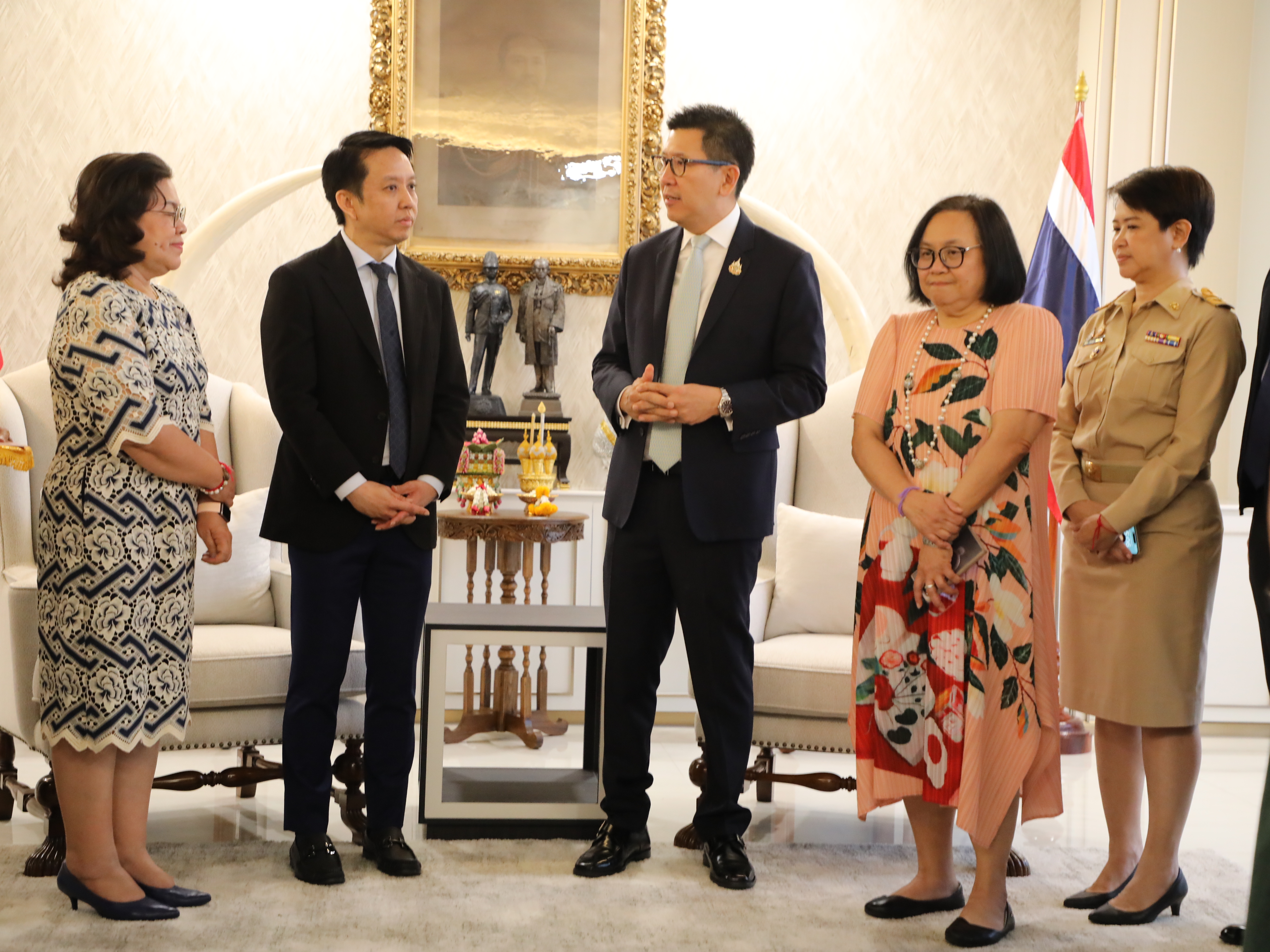 สำนักงานคณะกรรมการนโยบายรัฐวิสาหกิจ ร่วมพิธีสักการะสิ่งศักดิ์สิทธิ์ประจำกระทรวงการคลัง และร่วมแสดงความยินดีกับ ดร. เอกนิติ นิติทัณฑ์ประภาศ เนื่องในโอกาสเข้ารับตำแหน่งรองนายกรัฐมนตรีและรัฐมนตรีว่าการกระทรวงการคลัง