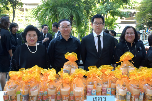 สคร. ร่วมพิธีทำบุญตักบาตรเพื่อถวายเป็นพระราชกุศลแด่ ร.9