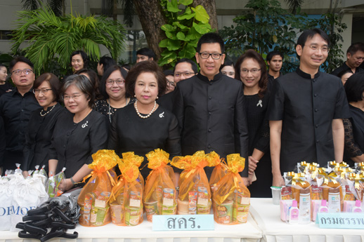 สคร. ร่วมทำบุญตักบาตรเพื่อถวายพระราชกุศลครบรอบ 1 ปี วันสวรรคต พระบาทสมเด็จพระปรมินทรมหาภูมิพลอดุลยเดช บรมนาถบพิตร