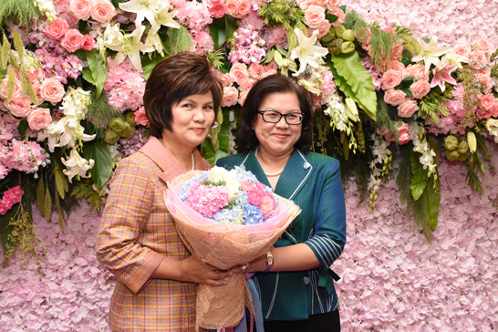 สคร. ร่วมพิธีมอบโล่ที่ระลึกผู้เกษียณอายุราชการ ประจำปีงบประมาณ พ.ศ. 2559