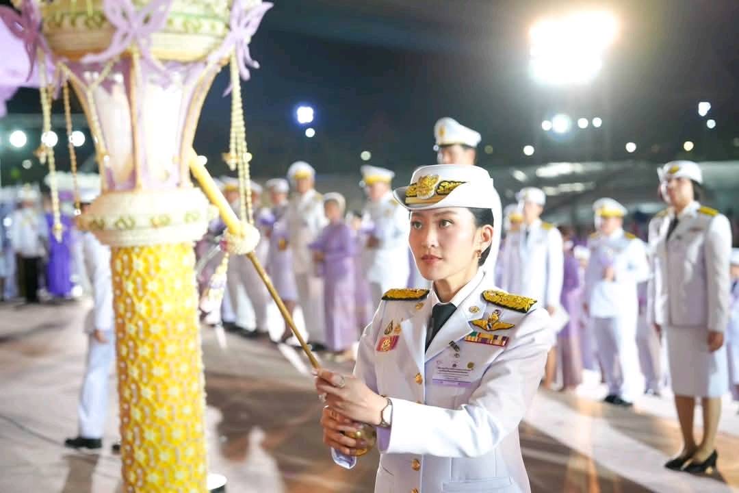 สำนักงานคณะกรรมการนโยบายรัฐวิสาหกิจ เข้าร่วมพิธีจุดเทียนถวายพระพรชัยมงคล เนื่องในโอกาสวันเฉลิมพระชนมพรรษา สมเด็จพระนางเจ้าสุทิดา พัชรสุธาพิมลลักษณ พระบรมราชินี 3 มิถุนายน 2568