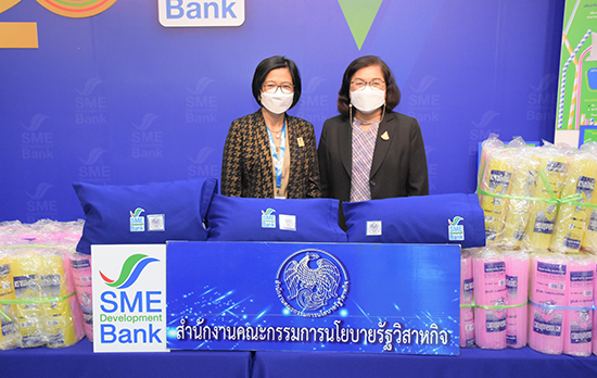 สคร. ร่วมกับ ธพว. ดำเนินโครงการจิตอาสาโดยร่วมบริจาคหลอดน้ำดื่มพลาสติก เพื่อใช้ทำหมอนสุขภาพสำหรับมอบให้กับผู้ป่วยติดเตียง ณ โรงพยาบาลทหารผ่านศึก 