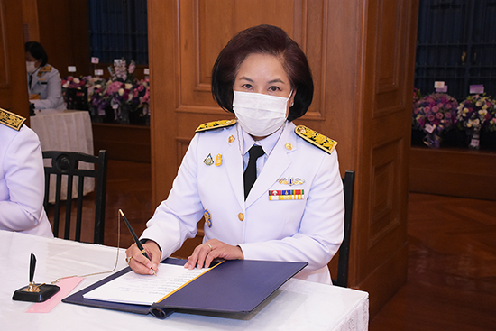 ผู้อำนวยการ สคร. ร่วมพิธีลงนามถวายพระพรสมเด็จพระกนิษฐาธิราชเจ้า กรมสมเด็จพระเทพรัตนราชสุดาฯ สยามบรมราชกุมารี