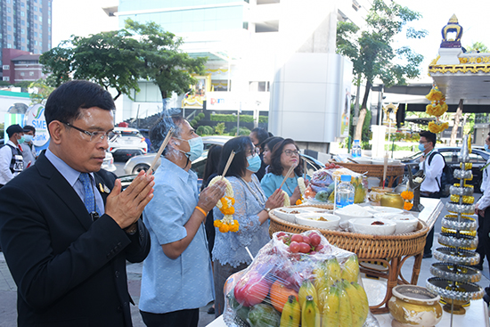 สักการะสิ่งศักดิ์สิทธิ์ประจำกระทรวงการคลัง เนื่องในวันคล้ายวันสถาปนา สคร. ครบรอบ 18 ปี