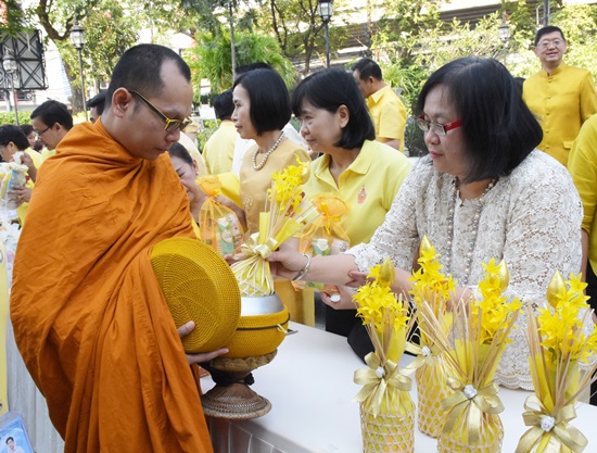 สคร. เข้าร่วมพิธีทำบุญตักบาตร ถวายเป็นพระราชกุศลในหลวง ร.9 เนื่องในวันคล้ายวันสวรรคต 13 ต.ค.61	