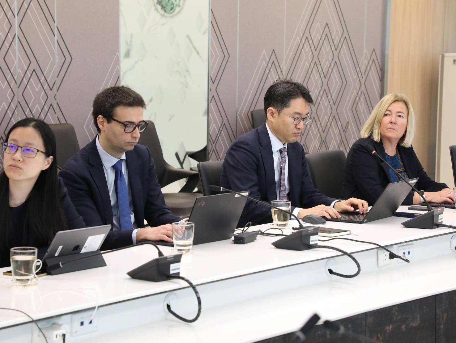 คณะผู้แทน IMF เข้าพบ สำนักงานคณะกรรมการนโยบายรัฐวิสาหกิจ (สคร.) เพื่อแลกเปลี่ยนมาตรการที่สำคัญในการขับเคลื่อนเศรษฐกิจของรัฐวิสาหกิจไทย 