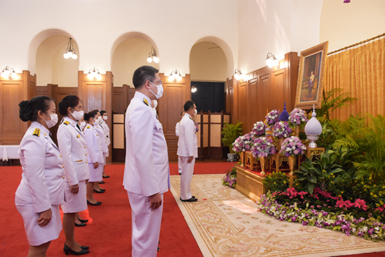 สคร. ร่วมถวายแจกันดอกไม้และลงนามถวายพระพรสมเด็จพระกนิษฐาธิราชเจ้า กรมสมเด็จพระเทพรัตนราชสุดาฯ สยามบรมราชกุมาร