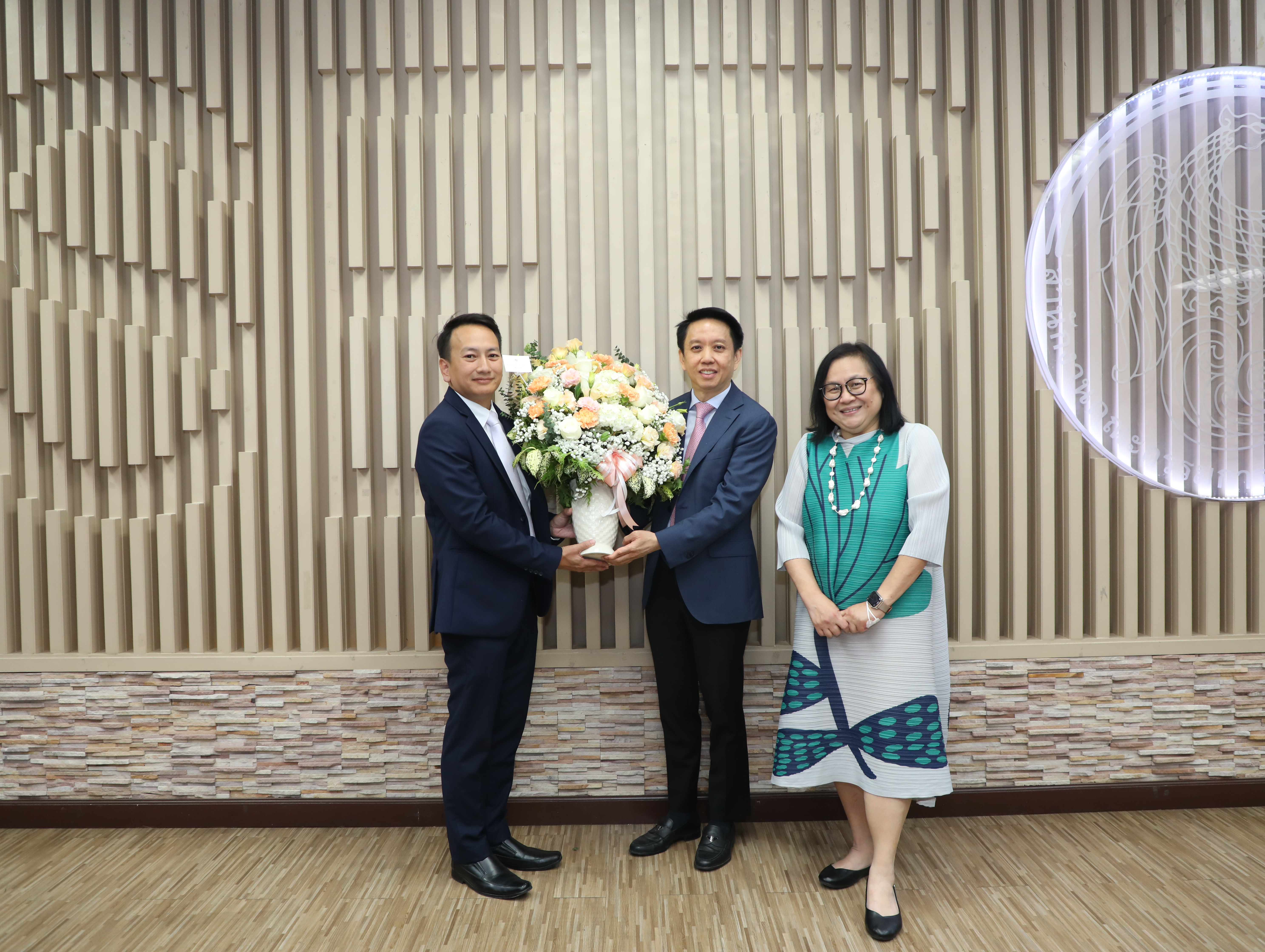 สคร. ร่วมแสดงความยินดีเนื่องในโอกาสนายพลจักร นิ่มวัฒนา ได้รับการแต่งตั้งให้ดำรงตำแหน่งรองผู้อำนวยการ สคร. 