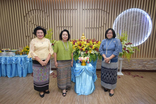 สคร. สรงน้ำพระพุทธรูปประจำ สคร. เนื่องในวันสงกรานต์