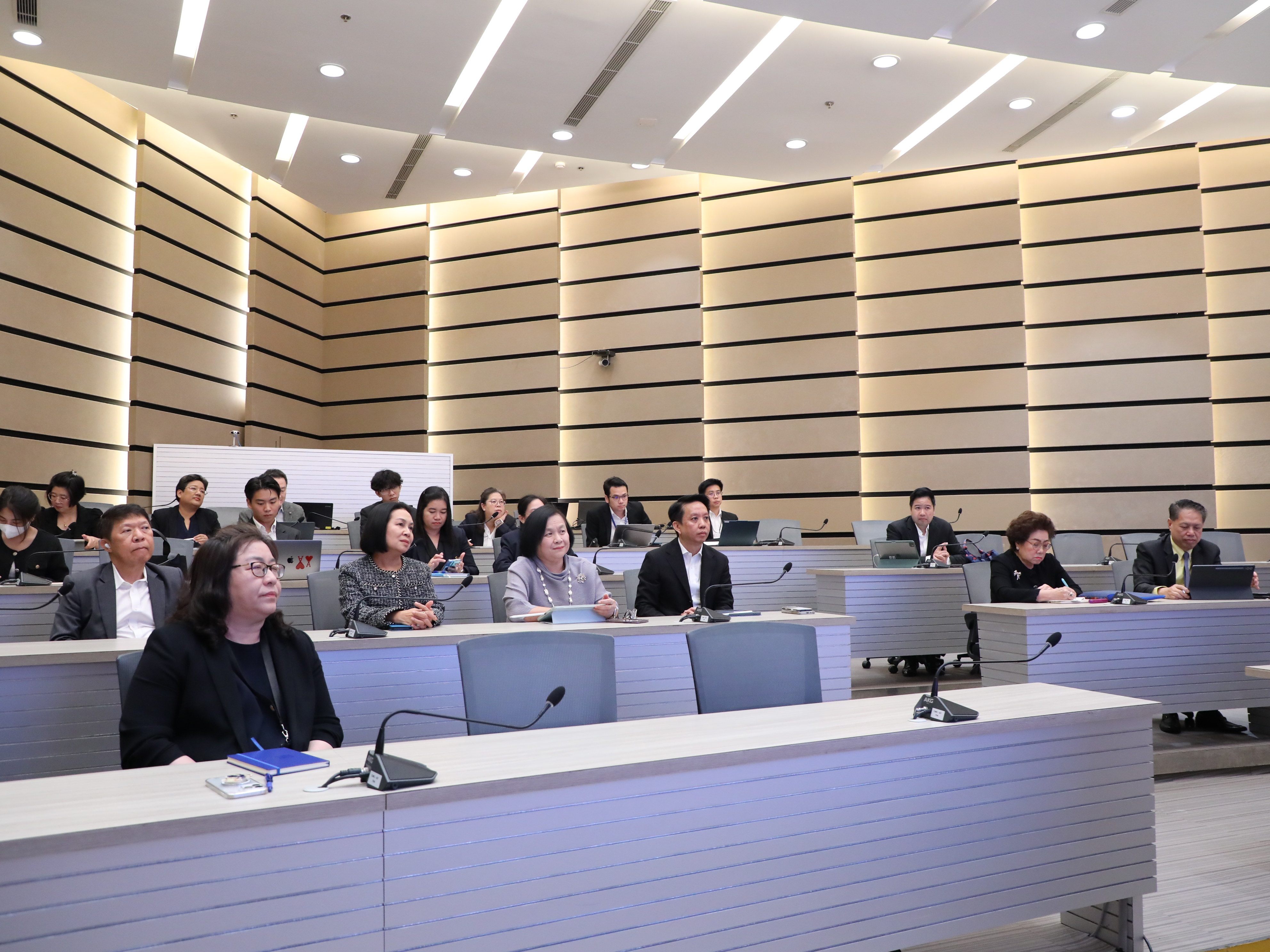 สำนักงานคณะกรรมการนโยบายรัฐวิสาหกิจ เข้าเยี่ยมชมและศึกษาดูงานกระบวนการประเมินผลคะแนนจากการประเมินการดำเนินงานด้านสิ่งแวดล้อม สังคม และบรรษัทภิบาล (FTSE RUSSELL ESG SCORES) ของตลาดหลักทรัพย์แห่งประเทศไทย