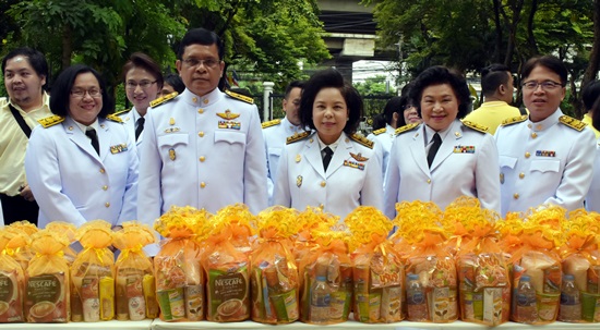 สคร.เข้าร่วมถวายภัตตาหารเช้าแด่พระสงฆ์เพื่อถวายเป็นพระราชกุศลเนื่องในวันเฉลิมพระชนมพรรษา สมเด็จพระเจ้าอยู่หัว 66 พรรษา 