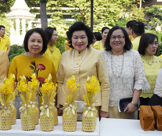 สคร. เข้าร่วมพิธีทำบุญตักบาตร ถวายเป็นพระราชกุศลในหลวง ร.9 เนื่องในวันคล้ายวันสวรรคต 13 ต.ค.61