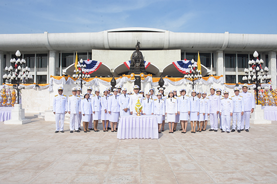 สคร. ร่วมวางพานประดับพุ่มดอกไม้ รัชกาลที่ 7