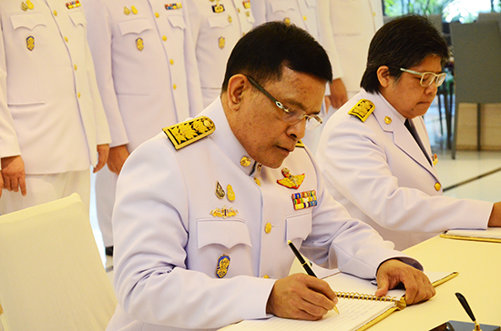 สคร. ร่วมพิธีลงนามถวายพระพรสมเด็จพระนางเจ้า ฯ พระบรมราชินี