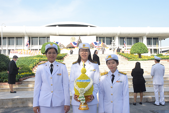 สคร. ร่วมวางพานประดับพุ่มดอกไม้ รัชกาลที่ 7