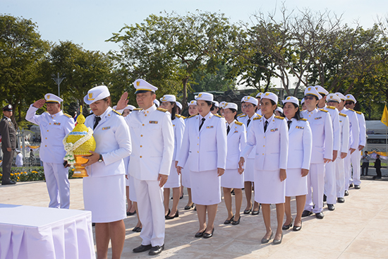 สคร. ร่วมวางพานประดับพุ่มดอกไม้ รัชกาลที่ 7