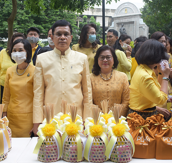 สคร. ร่วมตักบาตรถวายพระราชกุศลแด่ในหลวงรัชกาลที่ 9