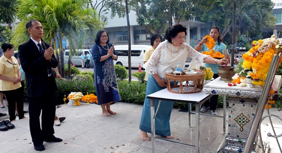 สักการะสิ่งศักดิ์ประจำกระทรวงการคลัง เนื่องในวันคล้ายวันสถาปนา สคร. ครบรอบ 16 ปี 