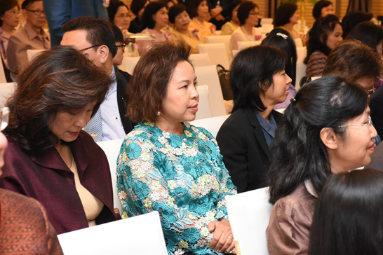สคร. ร่วมพิธีมอบโล่ที่ระลึกผู้เกษียณอายุราชการ ประจำปีงบประมาณ พ.ศ. 2559
