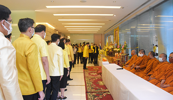 สคร. ร่วมตักบาตรถวายพระราชกุศลแด่ในหลวงรัชกาลที่ 9