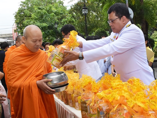 สคร.เข้าร่วมถวายภัตตาหารเช้าแด่พระสงฆ์เพื่อถวายเป็นพระราชกุศลเนื่องในวันเฉลิมพระชนมพรรษา สมเด็จพระเจ้าอยู่หัว 66 พรรษา 