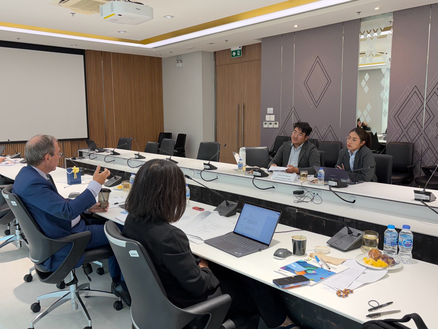 Road to OECD Accession Process: Day 2 การประชุมหารือร่วมกับผู้แทน OECD และหน่วยงานที่เกี่ยวข้องกับการกำกับดูแลกิจการรัฐวิสาหกิจ 