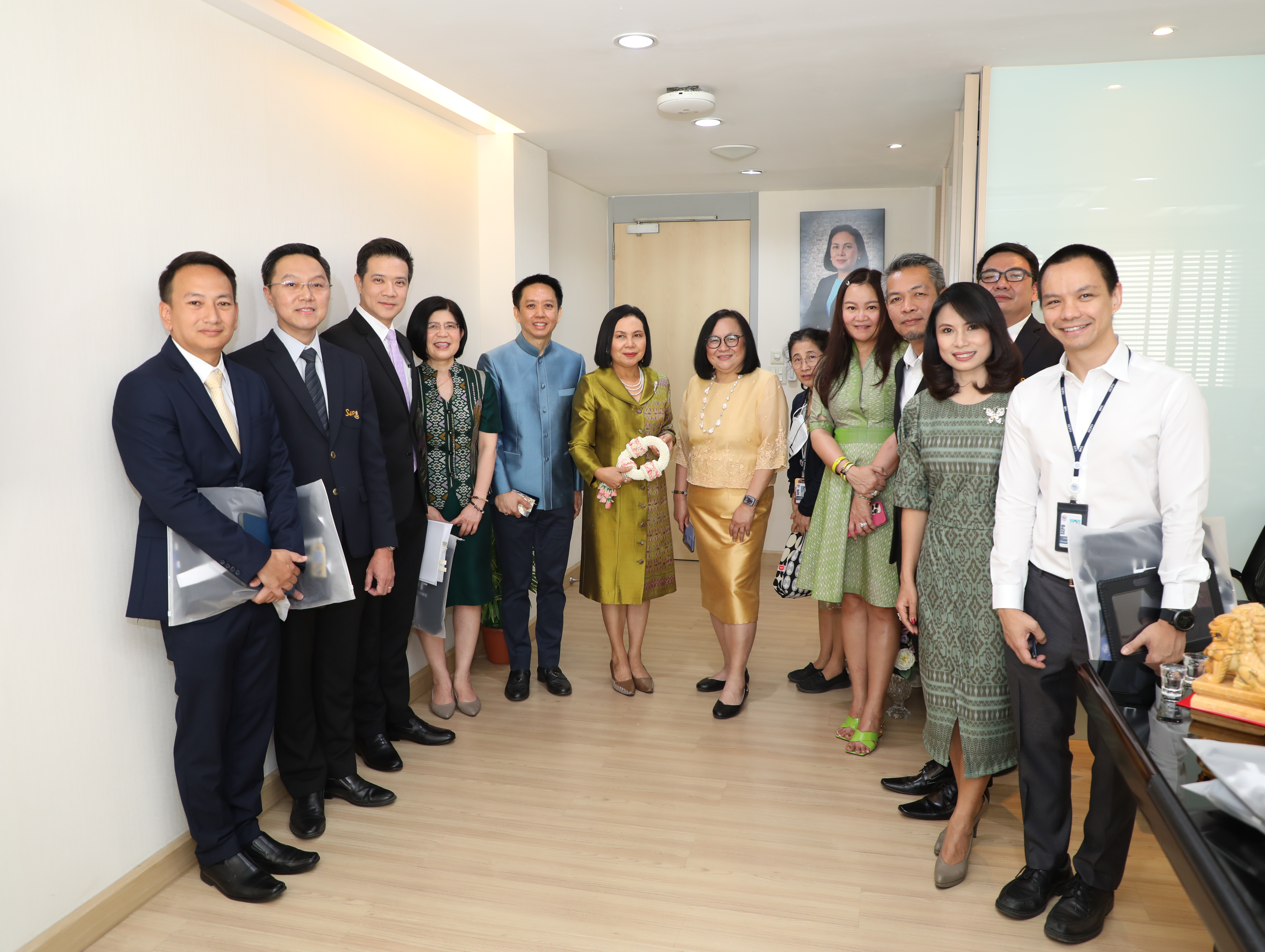 สคร. ร่วมอวยพรและขอพรปีใหม่ 2567 ผู้บริหารระดับสูงกระทรวงการคลัง