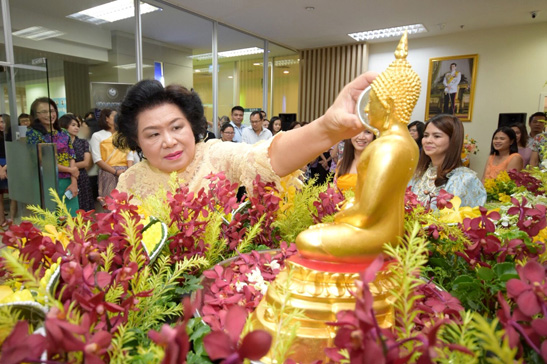 สคร. สรงน้ำพระพุทธรูปประจำ สคร. เนื่องในวันสงกรานต์