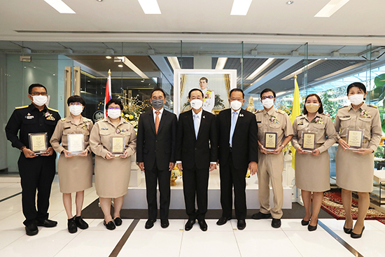 พิธีมอบโล่ผู้ประพฤติปฏิบัติตนชอบด้วยความซื่อสัตย์สุจริต กระทรวงการคลัง