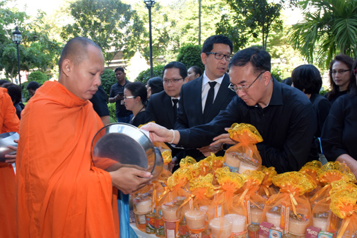สคร. ร่วมพิธีทำบุญตักบาตรเพื่อถวายเป็นพระราชกุศลแด่ ร.9
