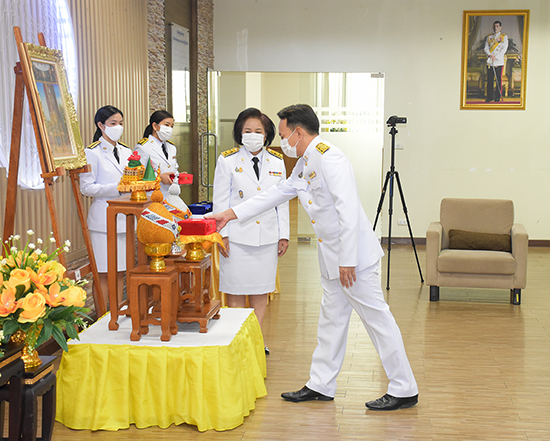 สคร. จัดพิธีรับพระราชทานเครื่องราชอิสริยาภรณ์ชั้นสายสะพาย ประจำปี 2563